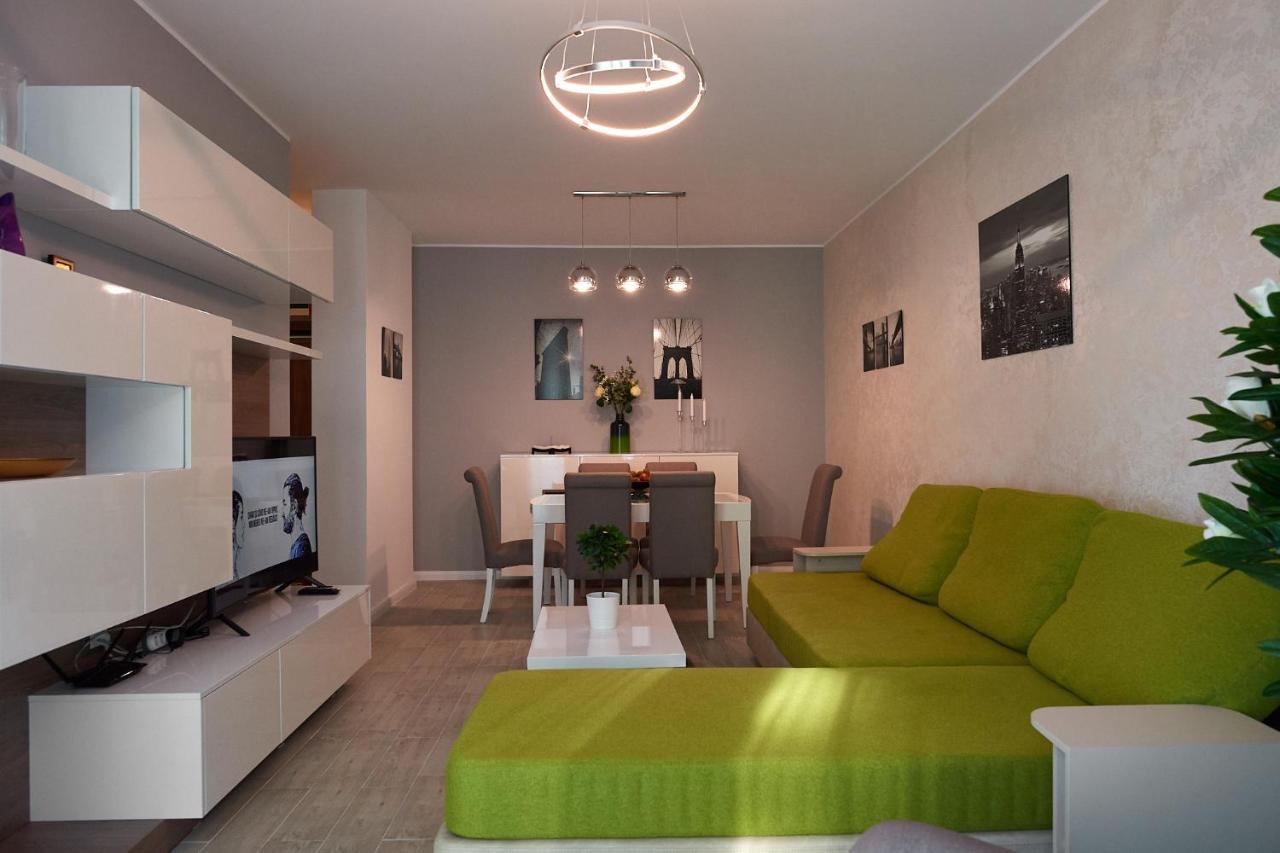 Ambient Holiday Apartment Beach Resort Navodari Bagian luar foto
